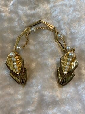 🍀VTG Gold Pearl Sweater Brooch Accent Statement